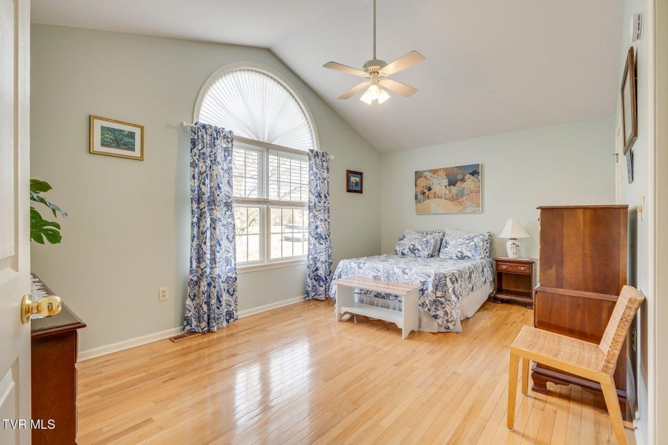 Photo #21: 20850b Meadowbrook Drive