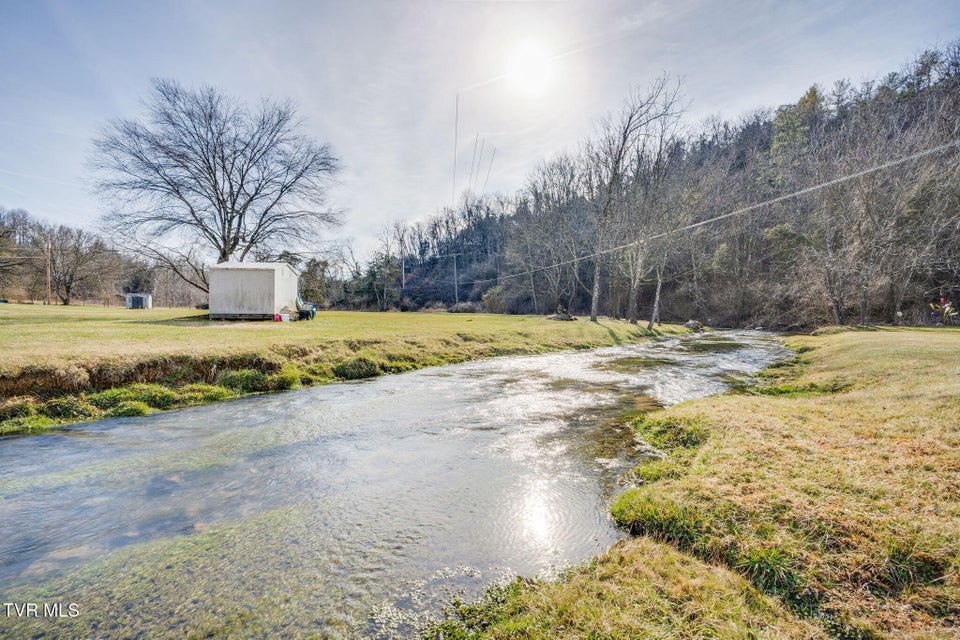 Photo #33: 20850b Meadowbrook Drive