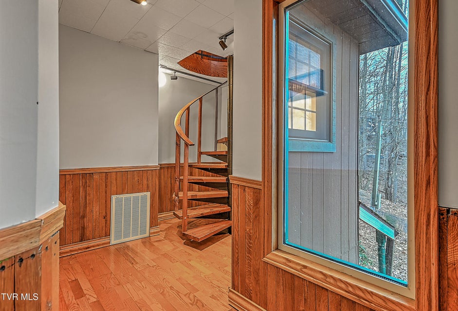 Photo #10: 125 Shirley Street