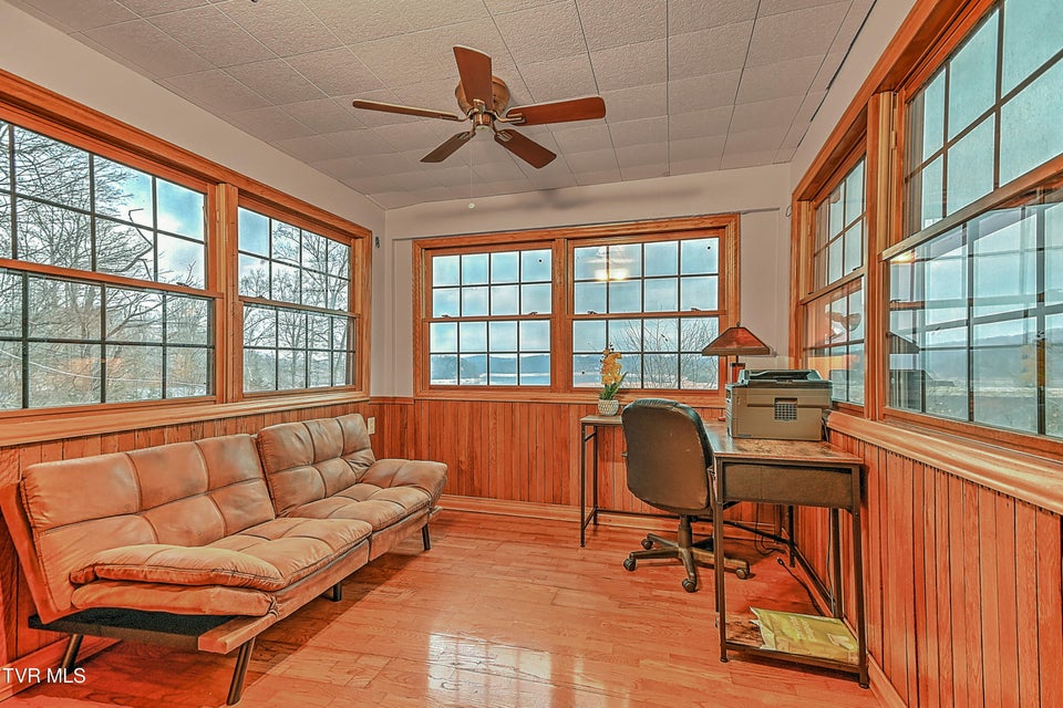 Photo #13: 125 Shirley Street