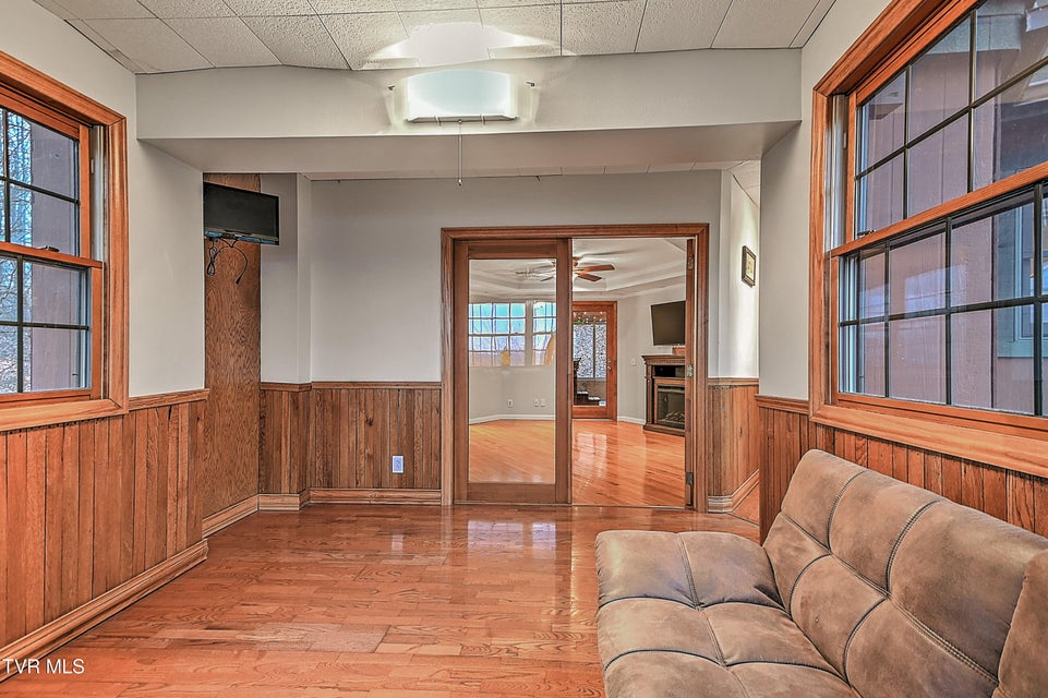 Photo #14: 125 Shirley Street