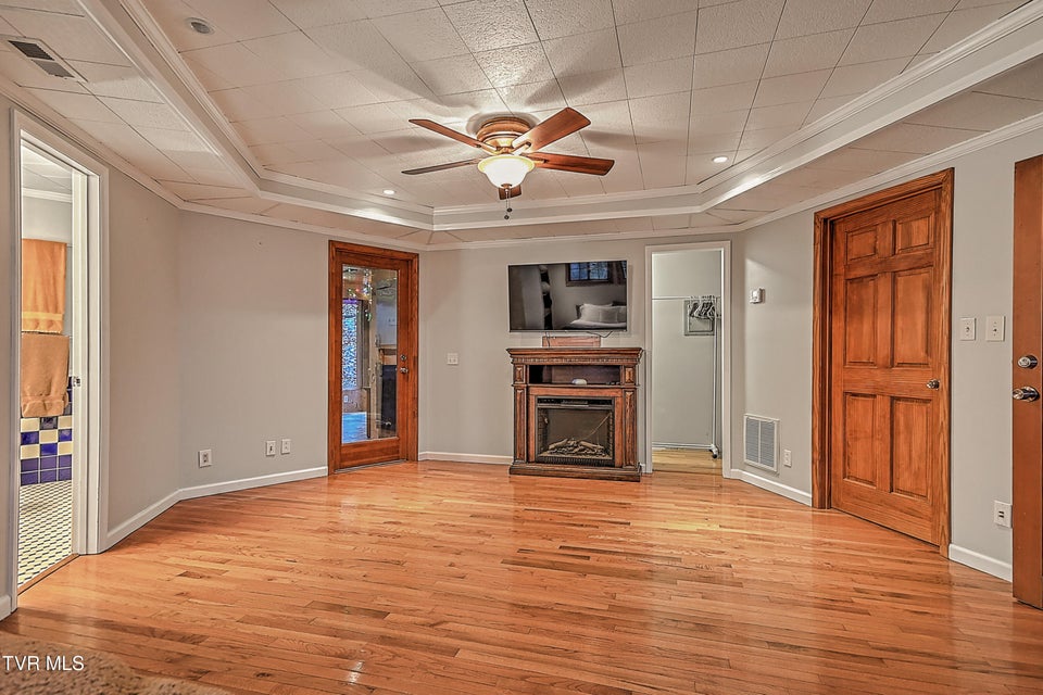 Photo #16: 125 Shirley Street