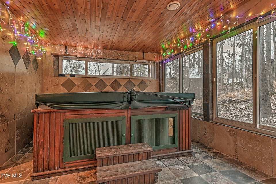 Photo #23: 125 Shirley Street