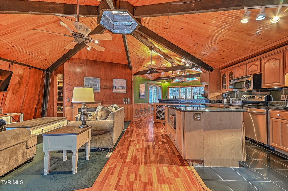 Photo #26: 125 Shirley Street