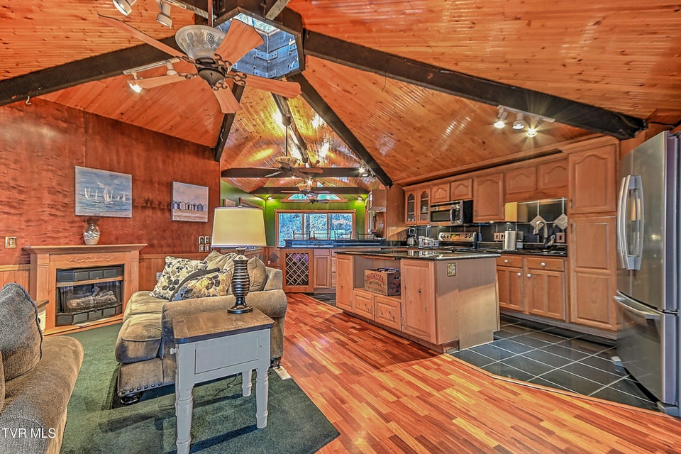 Photo #27: 125 Shirley Street