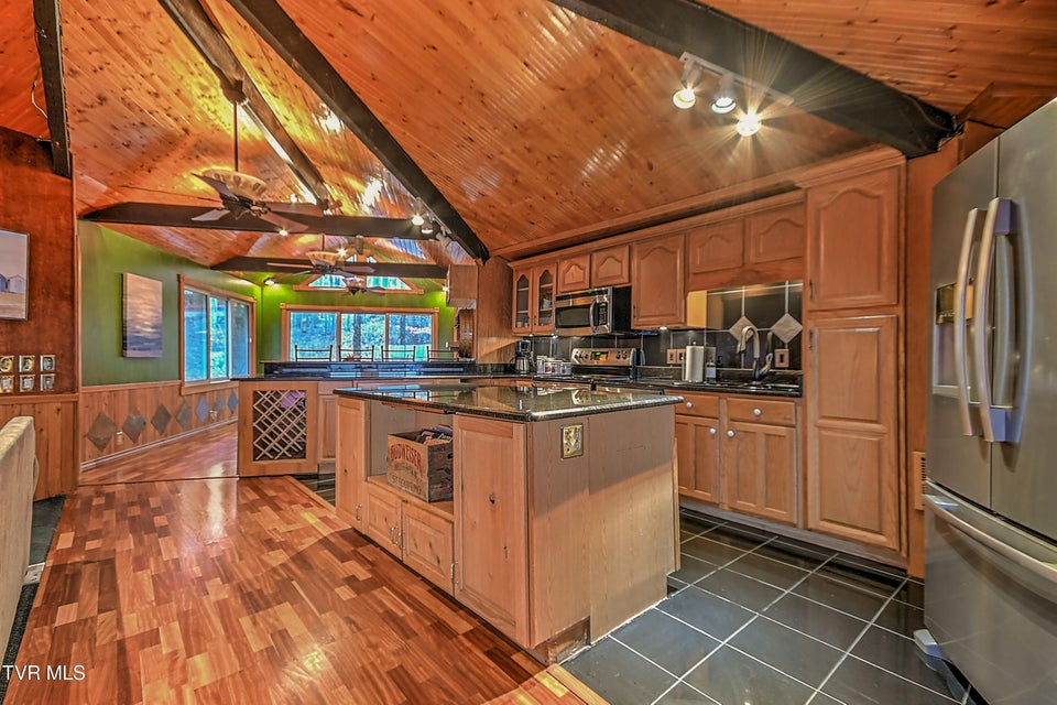 Photo #28: 125 Shirley Street