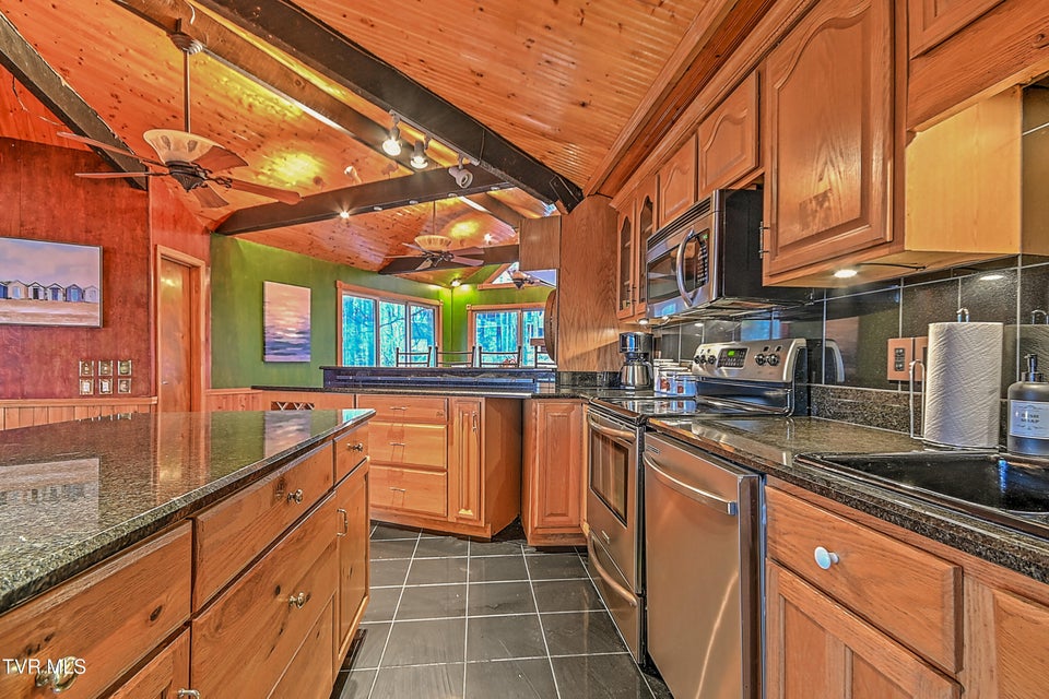 Photo #29: 125 Shirley Street