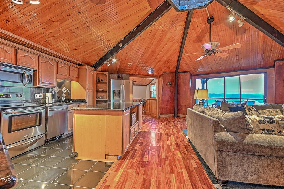 Photo #31: 125 Shirley Street