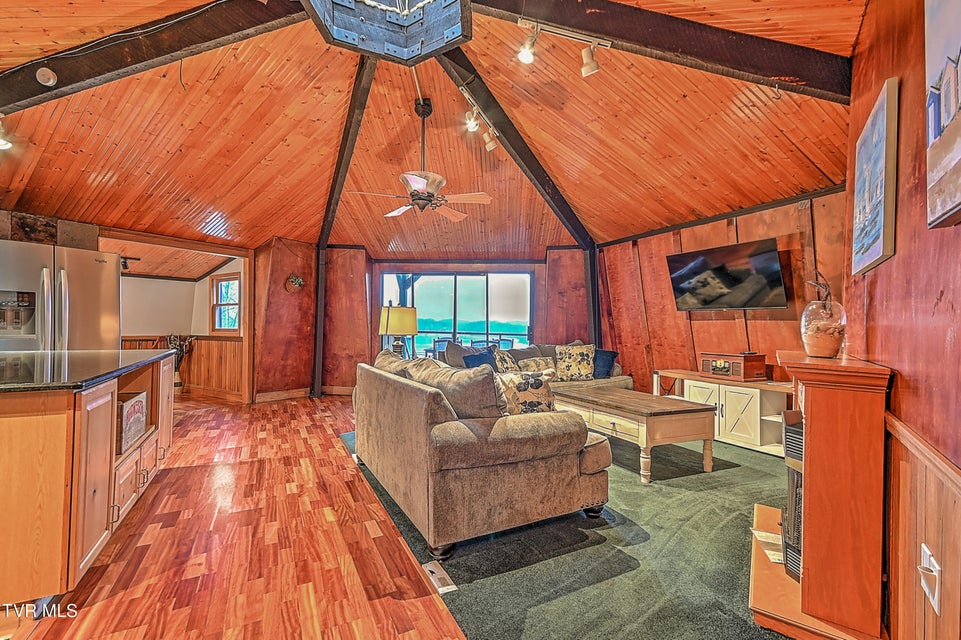 Photo #32: 125 Shirley Street