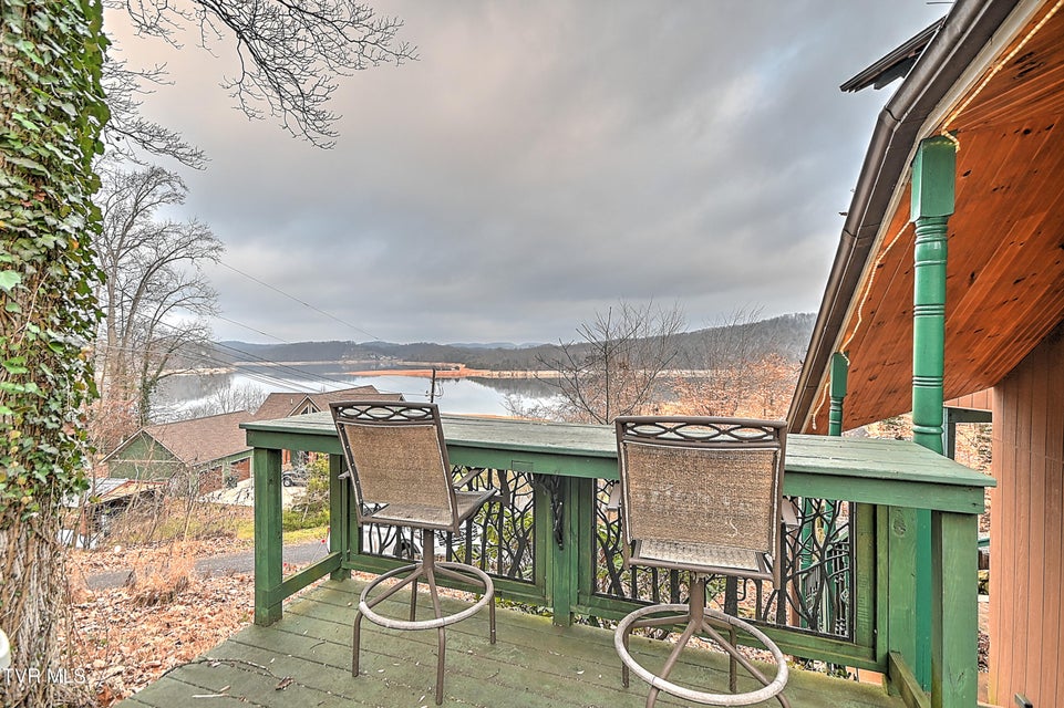 Photo #40: 125 Shirley Street