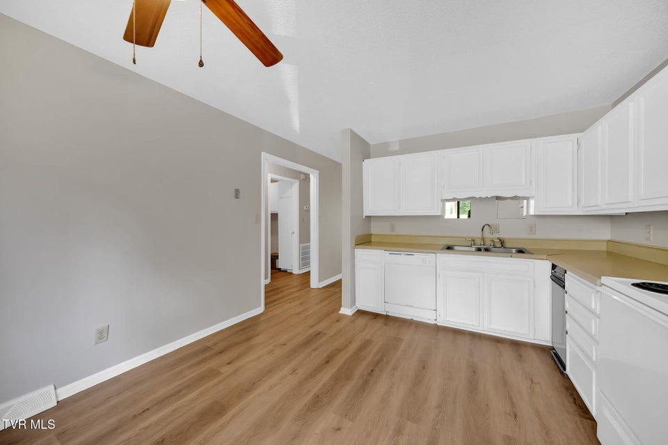 Photo #3: 1559 Colony Park Drive