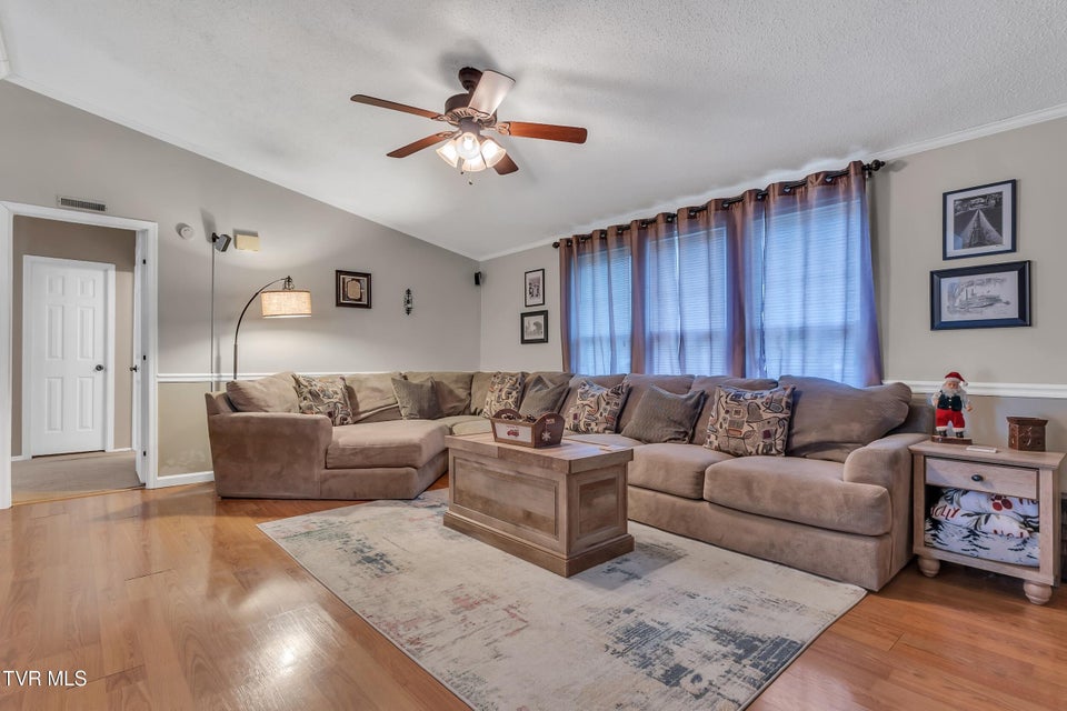 Photo #8: 309 Sammons Pvt Drive