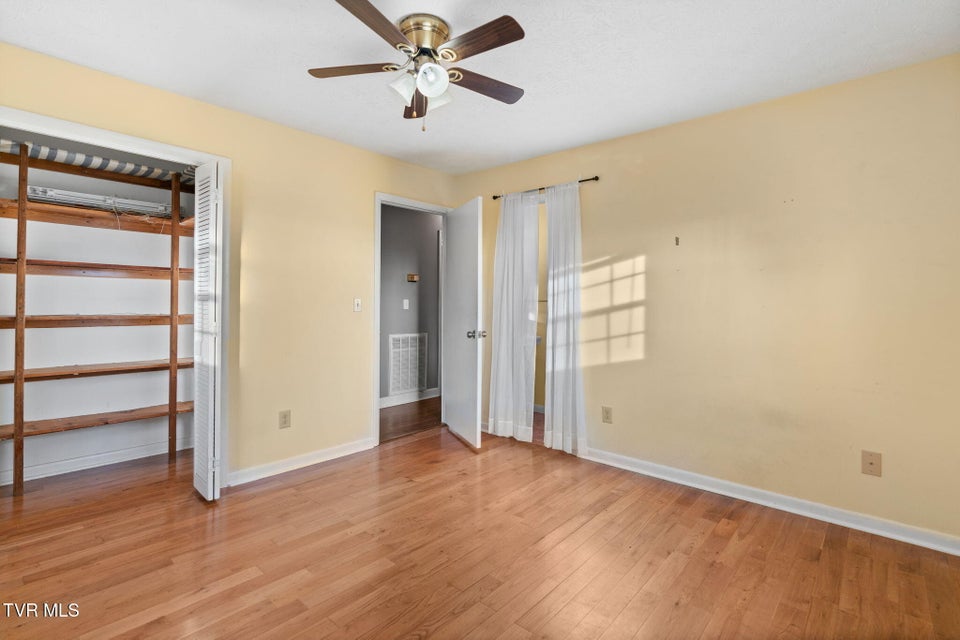 Photo #18: 255 Sioux Trail