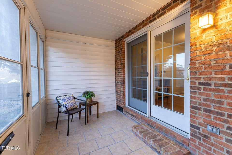 Photo #15: 400 Sunset Dr 