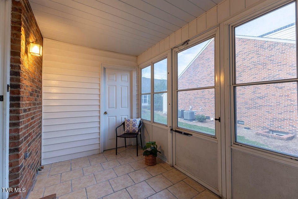 Photo #16: 400 Sunset Dr 