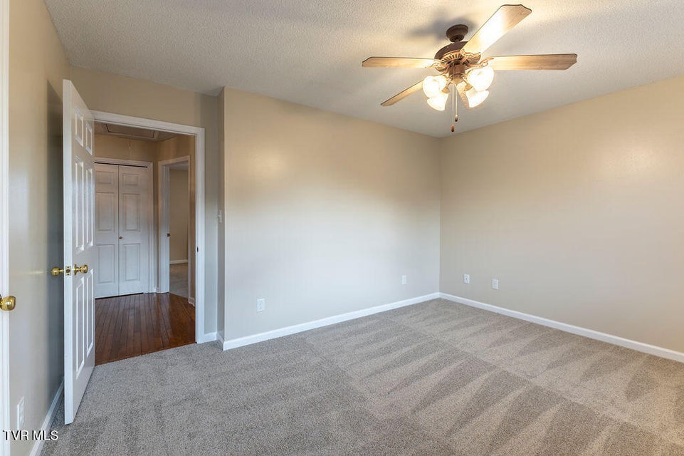 Photo #28: 400 Sunset Dr 