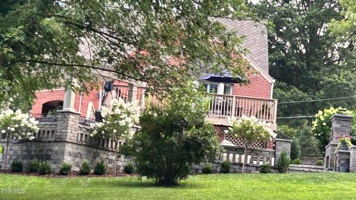 Photo #38: 224 Mason Place