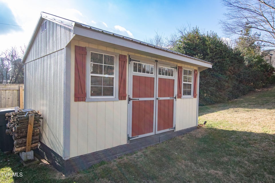 Photo #35: 224 Mason Place