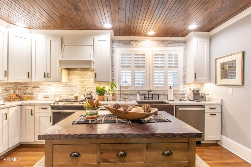 Photo #8: 224 Mason Place