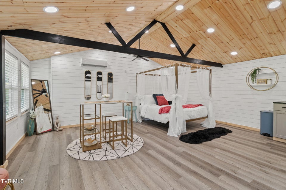 Photo #86: 3220 Knob Creek Road