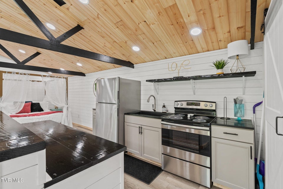 Photo #87: 3220 Knob Creek Road