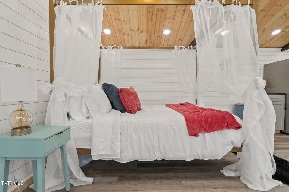 Photo #90: 3220 Knob Creek Road