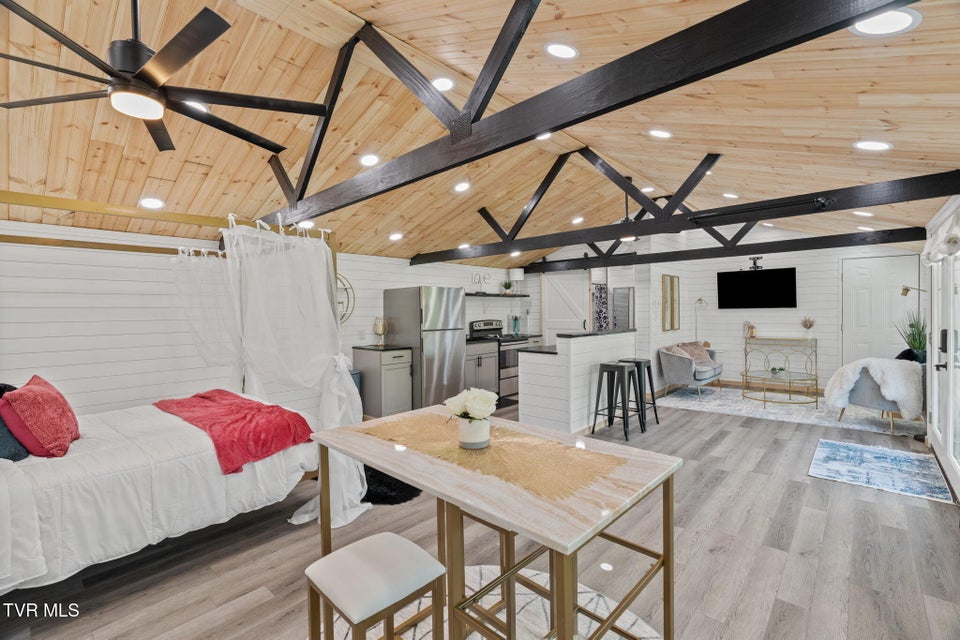 Photo #92: 3220 Knob Creek Road