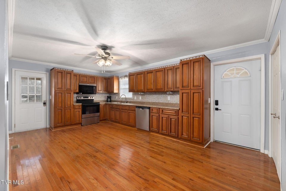 Photo #8: 118 Hilbert Circle