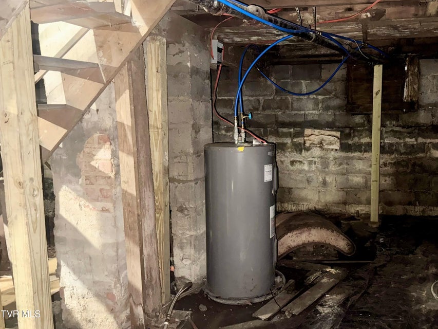 Photo #17: 108 Lakeview Street