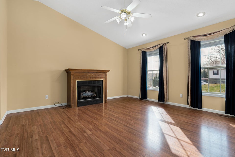 Photo #6: 115 Maple Ridge Drive