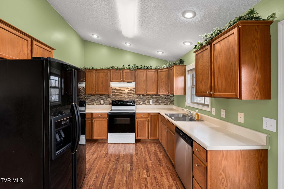 Photo #12: 115 Maple Ridge Drive