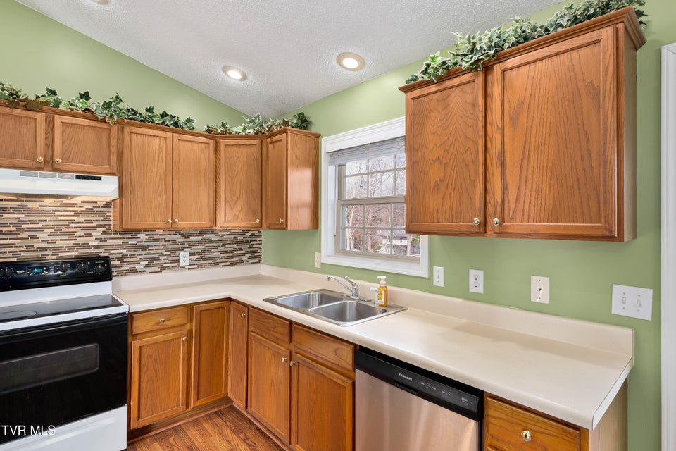 Photo #13: 115 Maple Ridge Drive