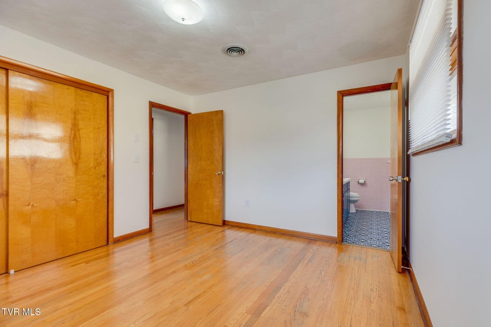 Photo #27: 1423 Lakeside Lane