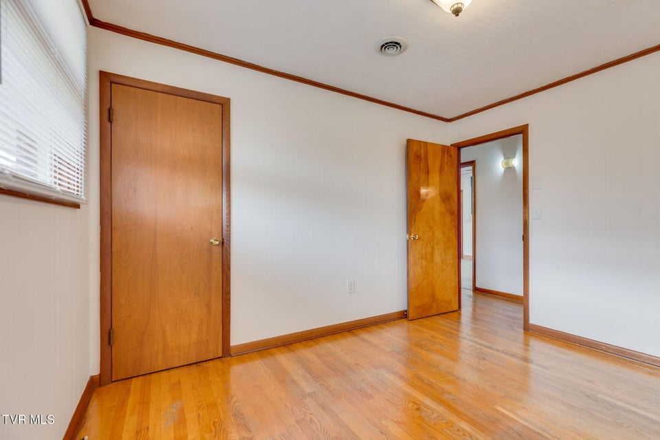 Photo #33: 1423 Lakeside Lane