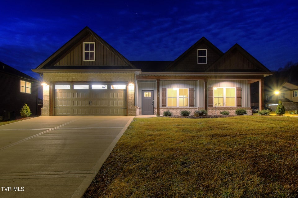 Photo #2: 547 Catalina Court