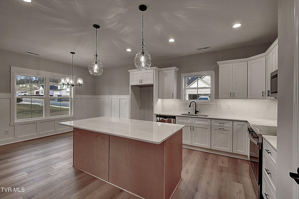 Photo #10: 547 Catalina Court