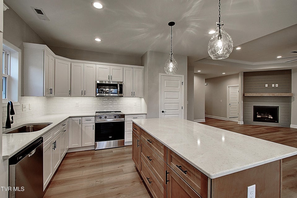 Photo #11: 547 Catalina Court