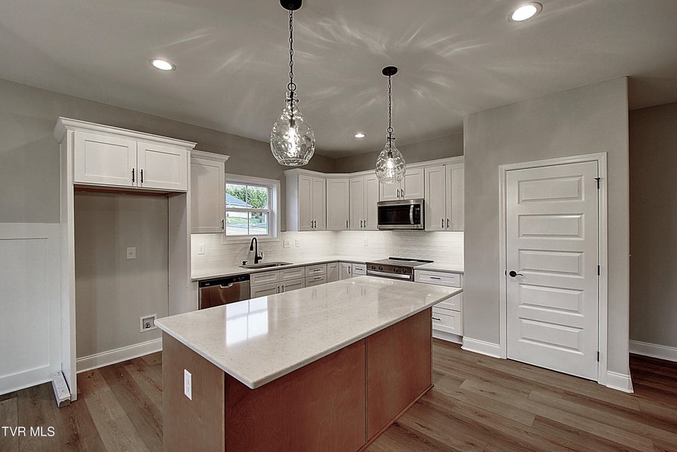 Photo #12: 547 Catalina Court