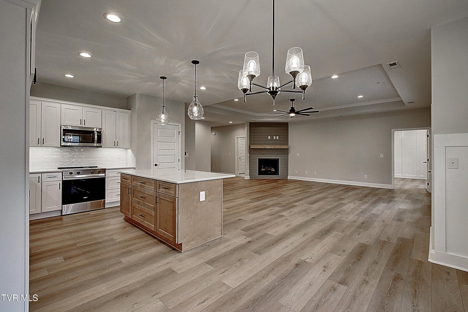 Photo #15: 547 Catalina Court