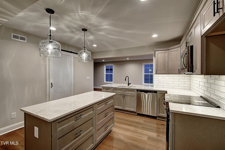 Photo #13: 543 Catalina Court