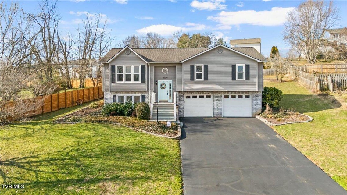 Photo #3: 1109 Windsor Lane