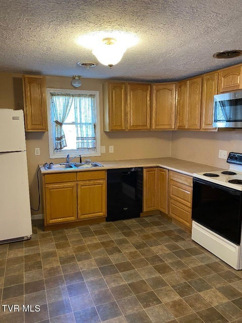 Photo #5: 880 Gilley Avenue