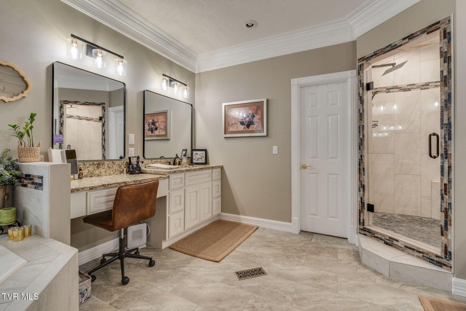 Photo #30: 1817 Buckingham Court