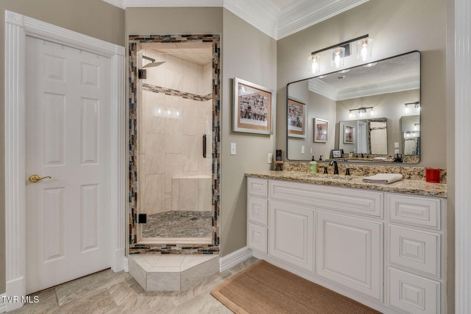 Photo #31: 1817 Buckingham Court