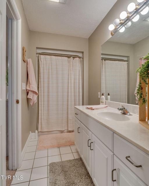 Photo #35: 1817 Buckingham Court