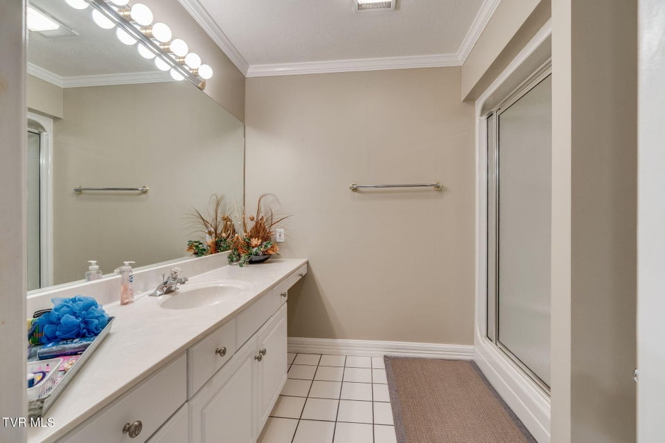 Photo #45: 1817 Buckingham Court