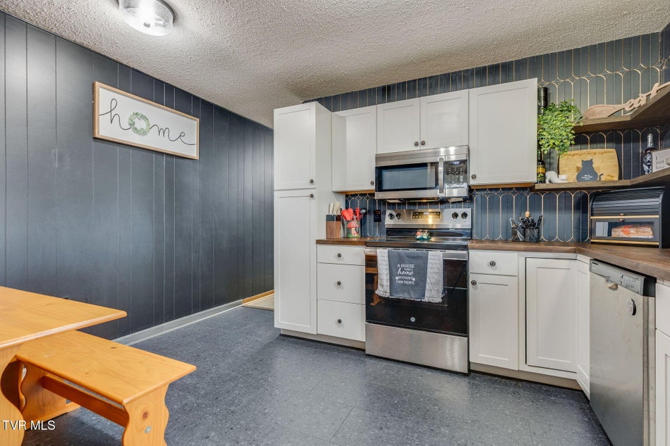 Photo #8: 306 Skyland Drive