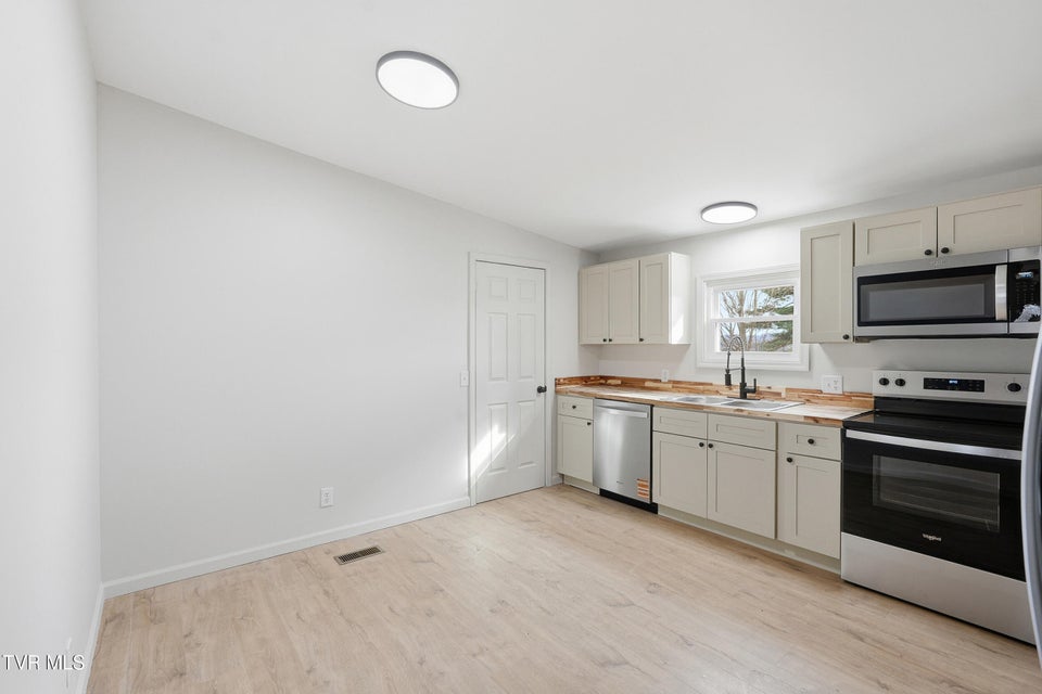 Photo #11: 449 Bayhill Drive