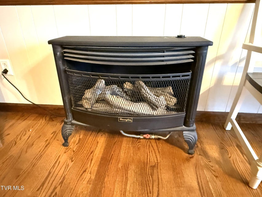 Photo #18: 704 River Road