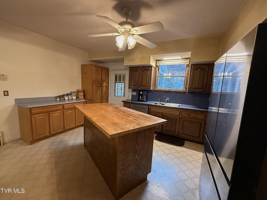 Photo #11: 704 River Road